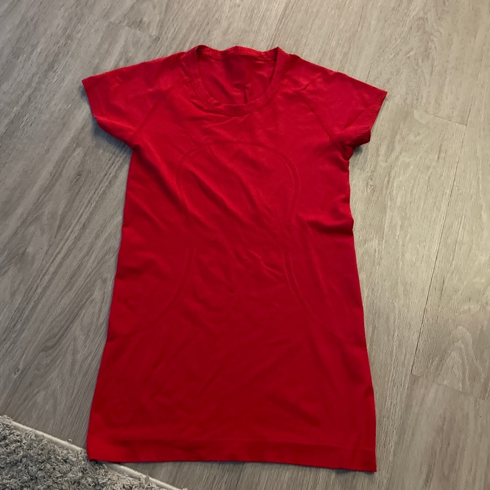 red lululemon top